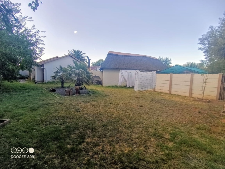 4 Bedroom Property for Sale in Langenhovenpark Free State